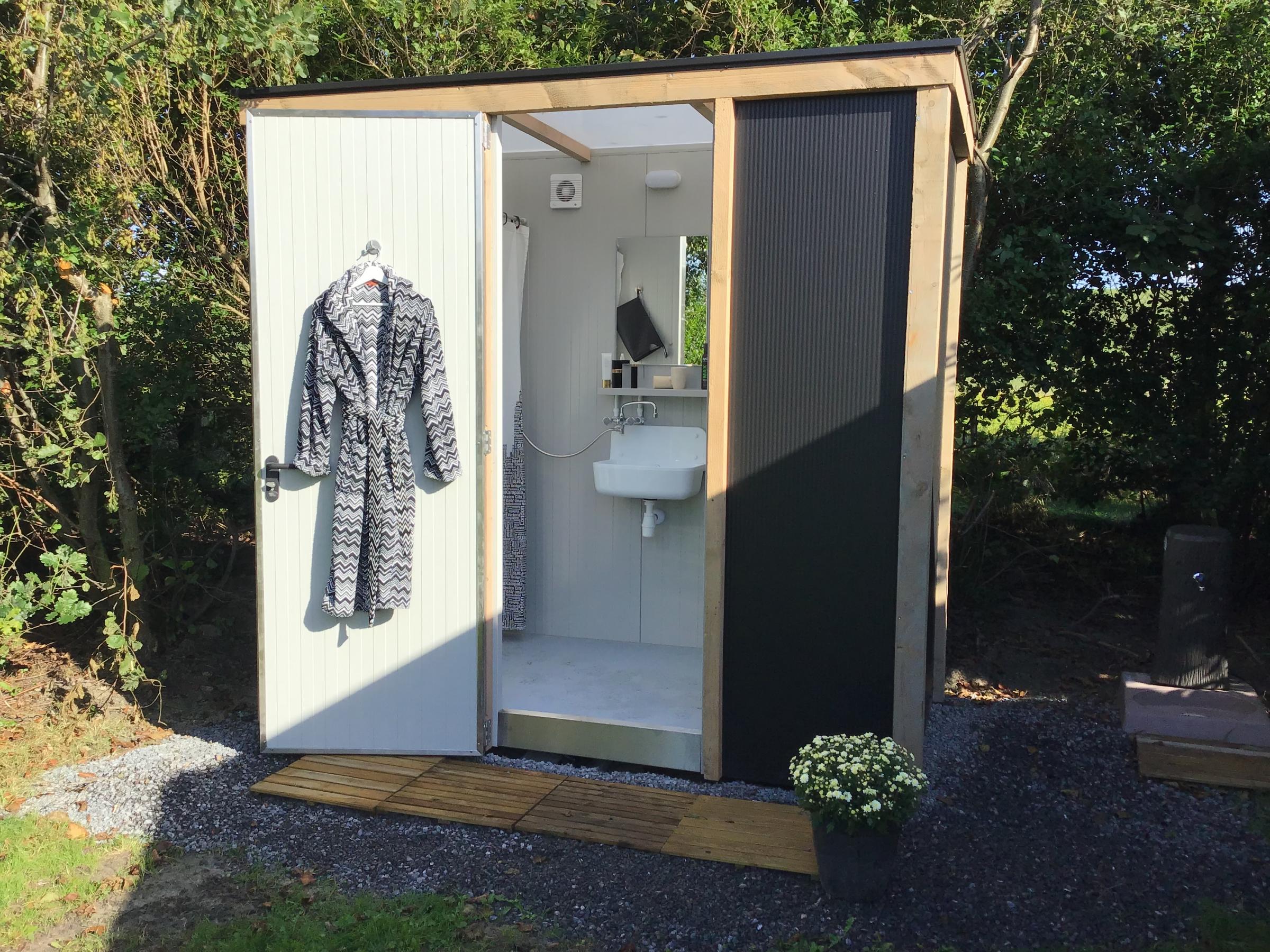 Kampeerplaats met privé sanitair rustige Camping Kijkuit aan het water in Zeeland